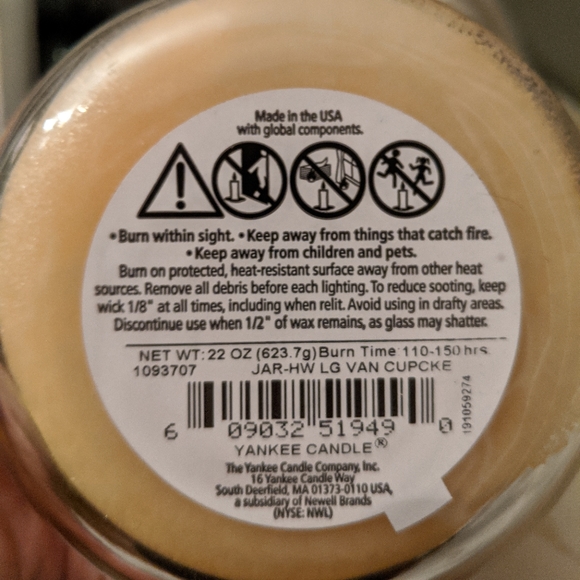 Yankee Candle | Vanilla Cupcake - Picture 2 of 3